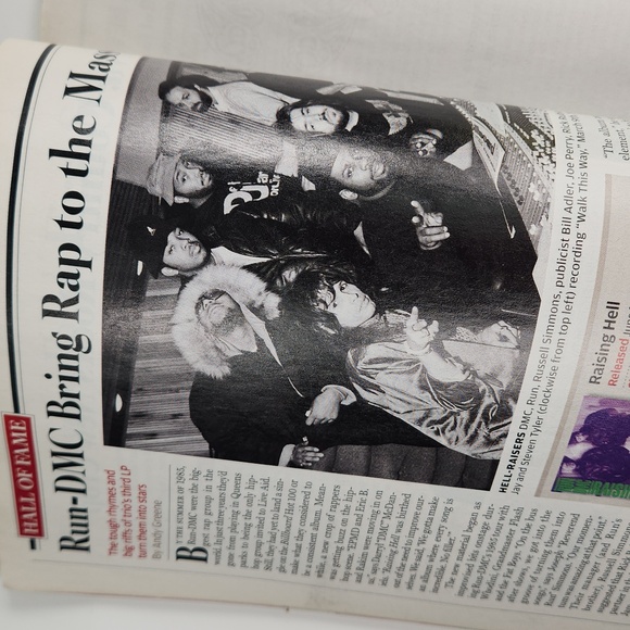 U2 ROLLING STONE MAGAZINE, ISSUE 1089, Oct 15, 2009: U2 LIVE from outer space - Picture 7 of 17